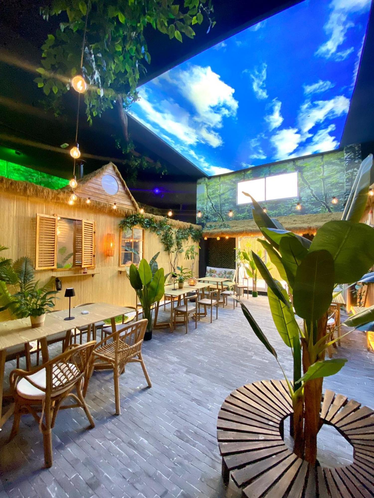 The Pod Suite Hostel Village Valencia Exterior photo
