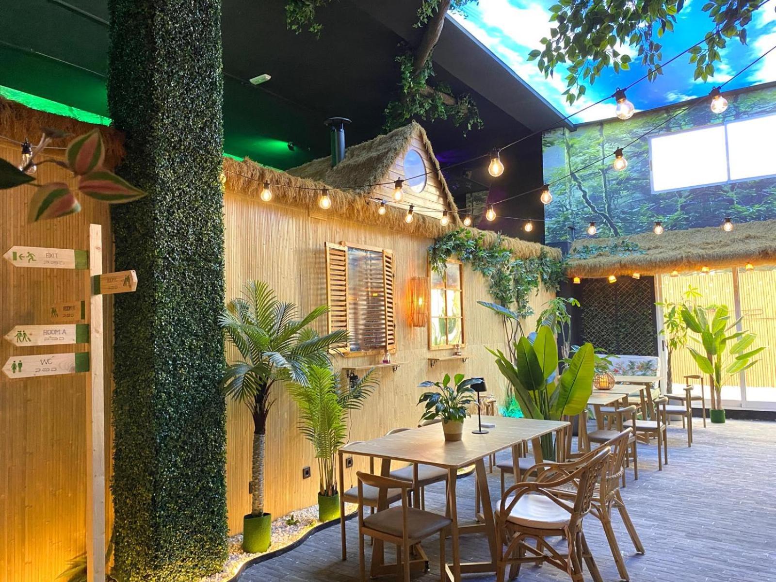 The Pod Suite Hostel Village Valencia Exterior photo