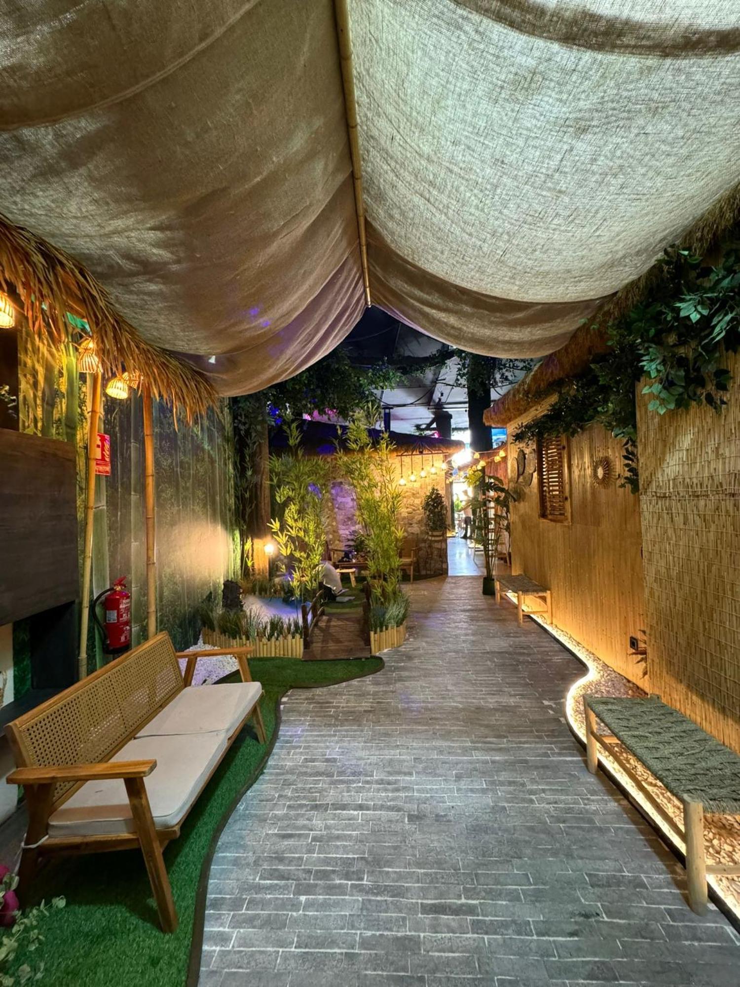 The Pod Suite Hostel Village Valencia Exterior photo