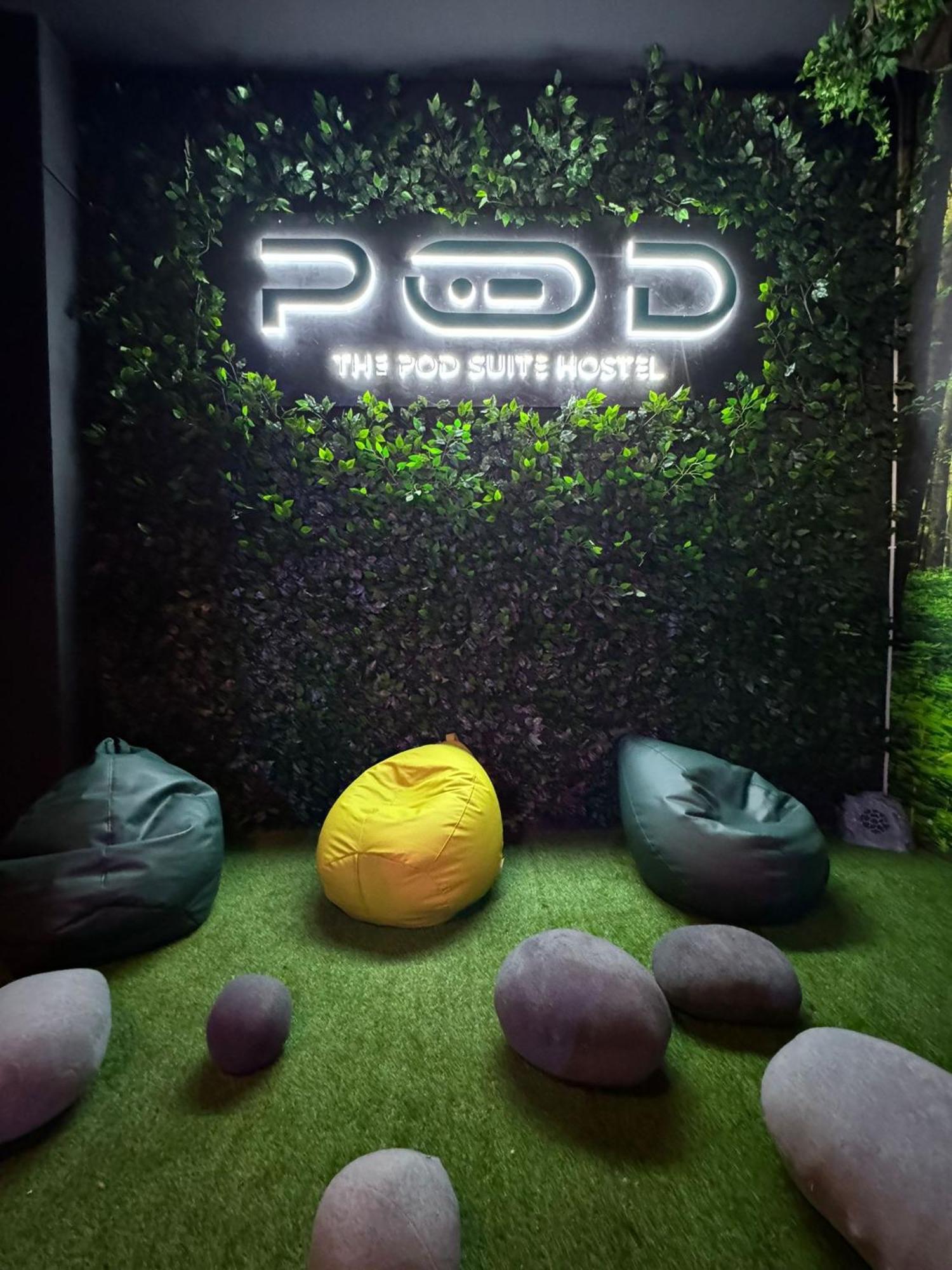 The Pod Suite Hostel Village Valencia Exterior photo
