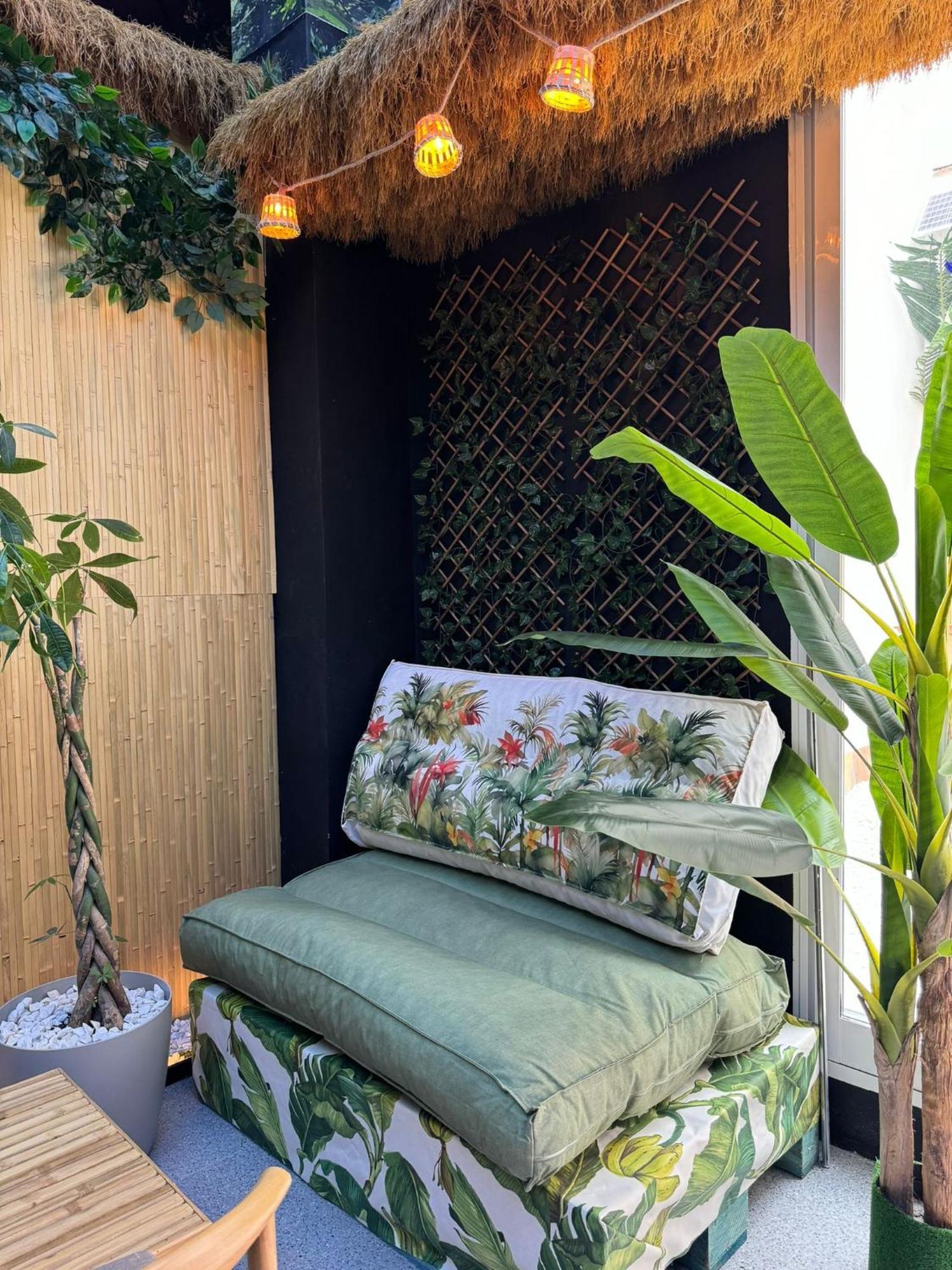 The Pod Suite Hostel Village Valencia Exterior photo