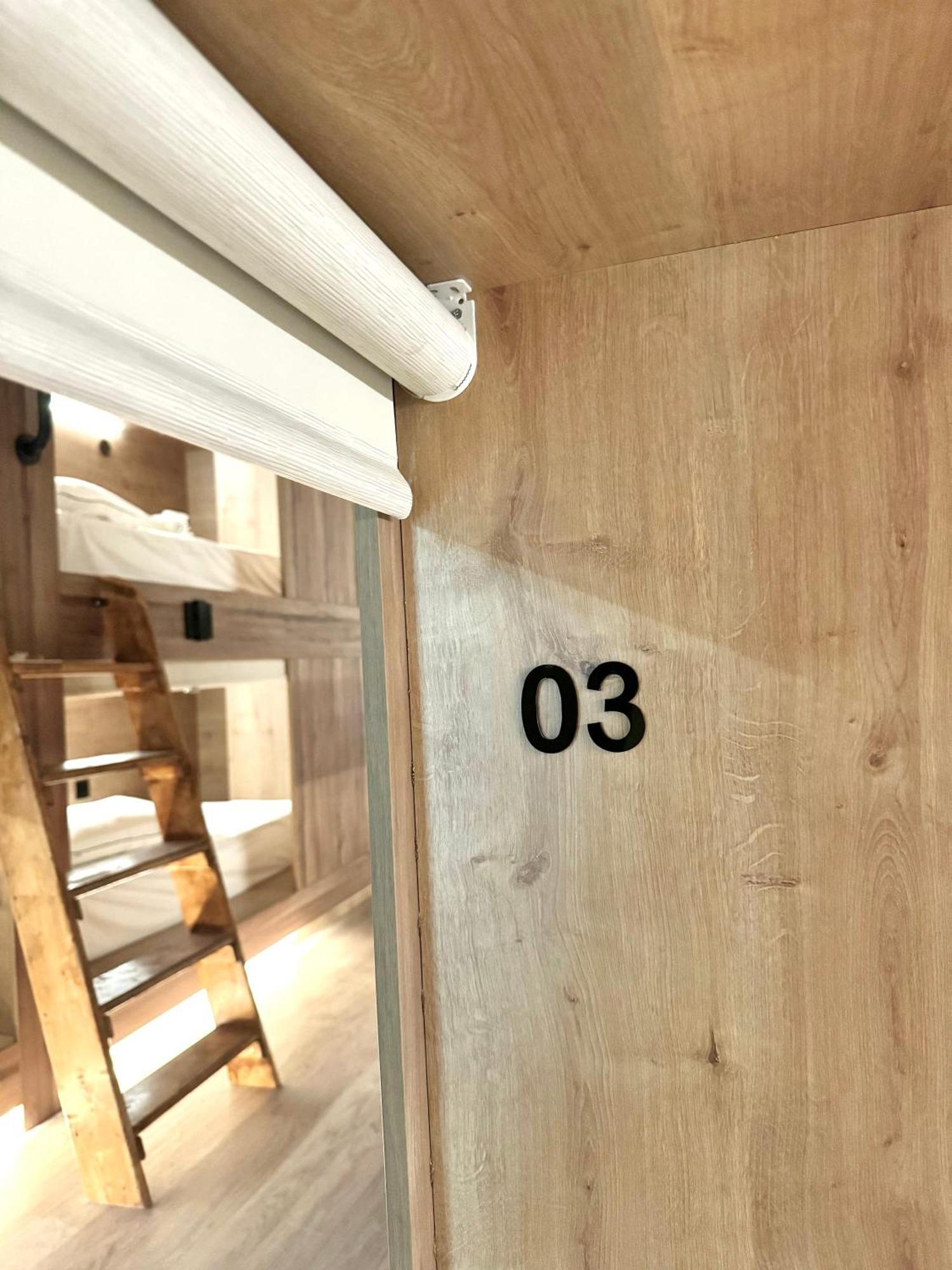 The Pod Suite Hostel Village Valencia Exterior photo